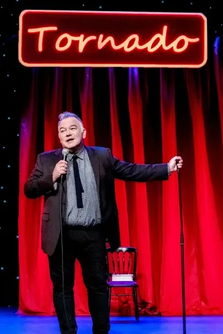 Stewart Lee: Lốc Xoáy Hài Hước